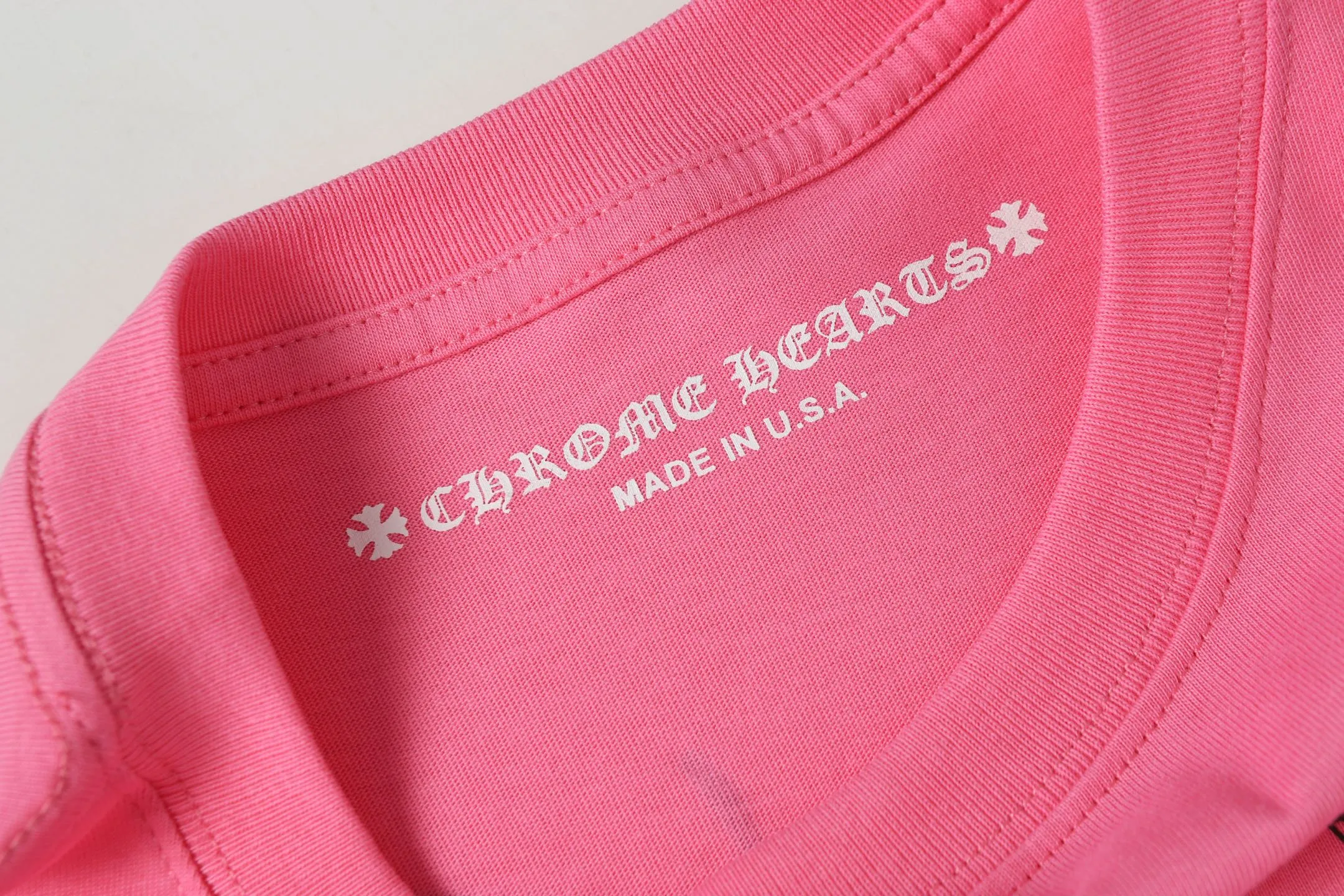 P160 Cross-border model, please do not place an order if you are looking for quality - Chrome Hearts/Chrome Hearts Sanskrit cross printed popular long-sleeved T-shirt - High weight, high density and high quality. The wool is soft, delicate and skin-friendly. Soft and silky to the touch. Excellent warmth and skin-friendly properties - Custom-woven and custom-dyed, no color difference, regardless of fabric or workmanship details. Roll over the ordinary version on the market -Colour: pink -Size: S M L XL